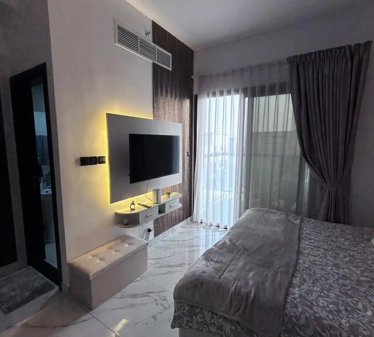 Studio Olivz A International City 두바이